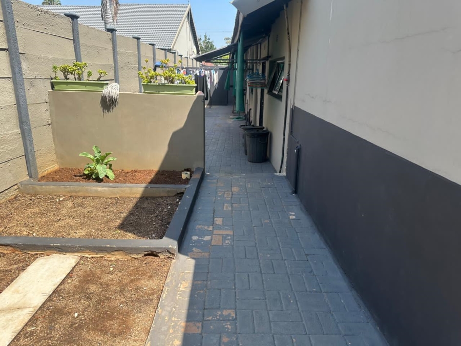 4 Bedroom Property for Sale in Rustenburg Central North West